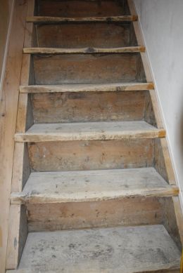 Très vieu escalier avant