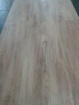 Parquet flottant stratifié chêne caramel 