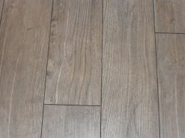 Parquet flottant imitation vieux plancher chanfrainé sur les 4 côtés