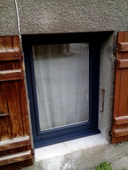 pose d'un fenêtre en pvc gris anthracite à MODANE